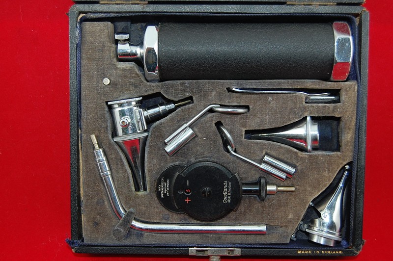 VINTAGE 1940'S ERA GOWLLANDS England NO 2 OPHTHALMOSCOPE OTOSCOPE + CASE - Works