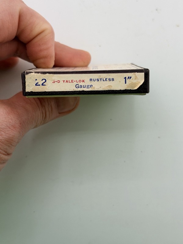 Vintage B-D Yale-Lok Hypodermic Needles Set 22 Gauge 1” Medical W/ Case gallery