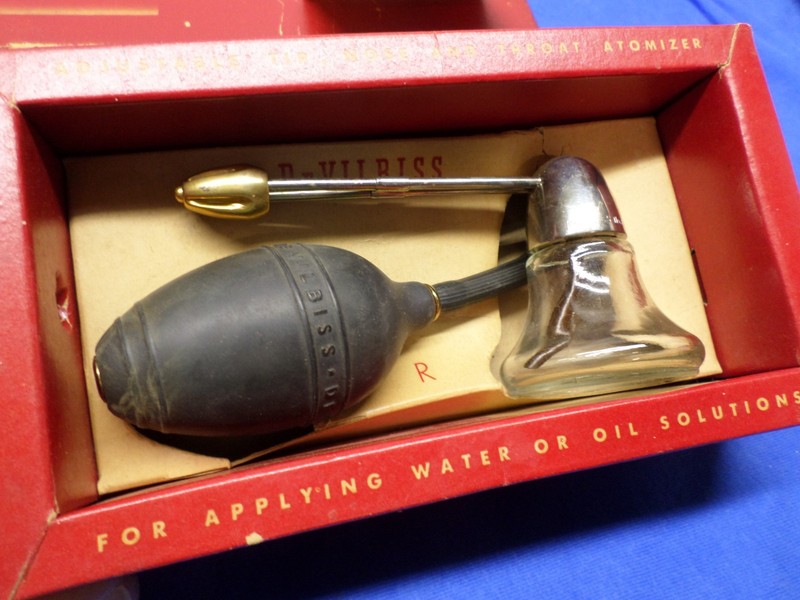 Vintage DeVilbiss Atomizer No. 15 in Box gallery