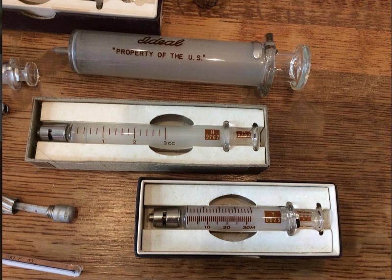 Vintage B-D YALE LUER-LOK, EISELE, IDEAL, APEX, GLASS SYRINGES, SNAKE BITE KIT gallery