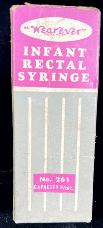 VINTAGE WEAREVER INFANT RECTAL SYRINGE IN BOX no. 261 , USA, 1 1/2 oz capacity
