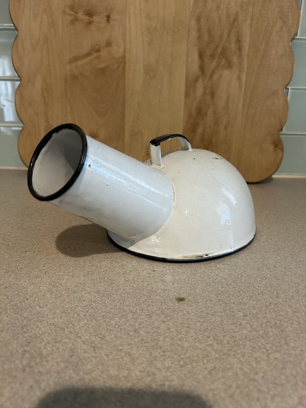 Vintage 1949’s Antique Hospital Enamel Ware Men’s Bedside Urinal w/Handle gallery