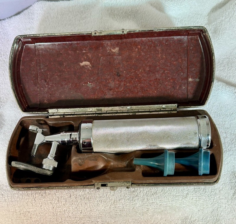 Vintage Welch Allyn Otoscope Medical Scope Beautiful Bakelite Case Mid-Century