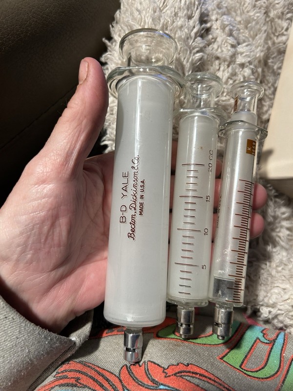 3 Vtg Glass Hypodermic Syringe B-D Yale Collectible Medical Instruments gallery