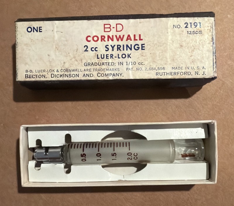 Vintage 1960’s Becton Dickinson B-D Cornwall 2cc Glass Syringe Luer-Lok 2191 New