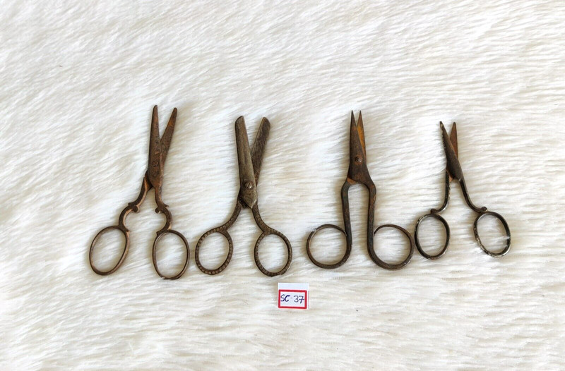 1940s Vintage Unique Shape Iron Decorative Scissor Set of 4 Collectible SC37