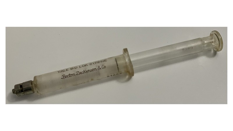Vtg B-D Yale Lok Hypodermic 5cc Glass Syringe- Becton Dickinson - #2765Y gallery
