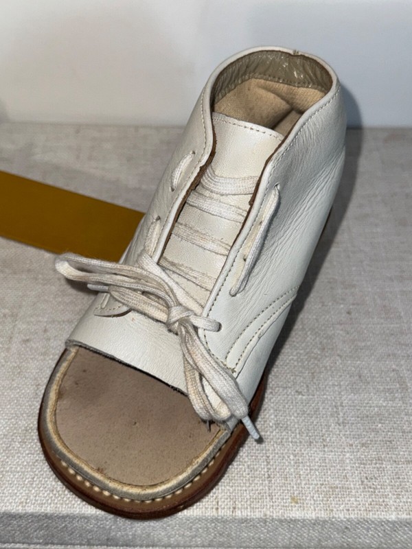 VTG Child’s Orthopedic Foot Corrective Bar Device Leather Shoes Tarso Medius gallery