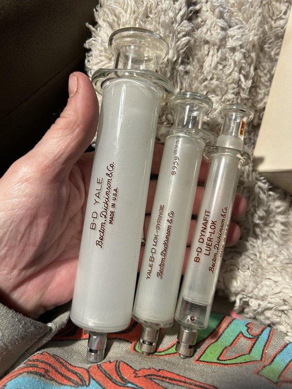 3 Vtg Glass Hypodermic Syringe B-D Yale Collectible Medical Instruments gallery