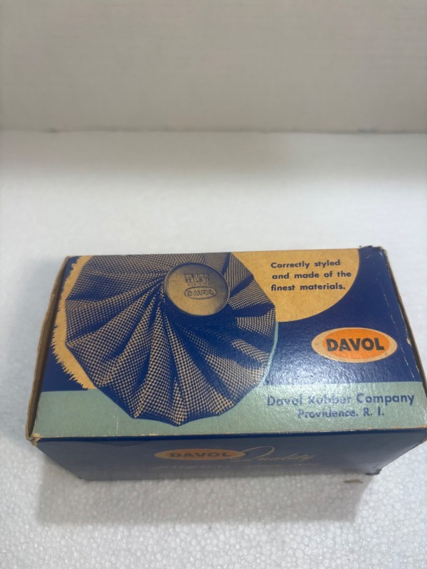 vintage DAVOL quality ICE BAG, with original box, great graphics & colors