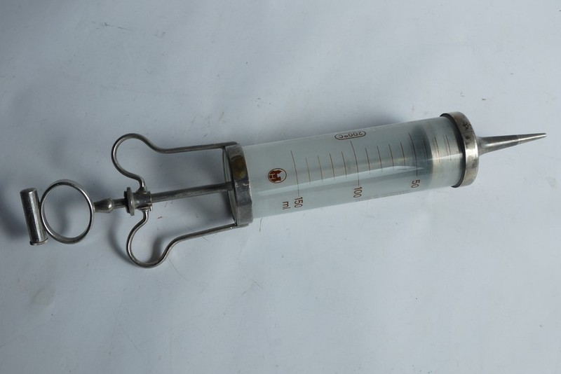 Vintage 150ml glass medical syringe (77068)