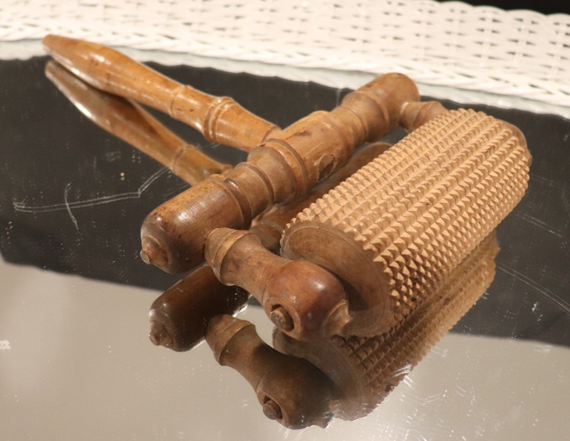 SCARCE VINTAGE ANTIQUE MASSAGE ROLLER MEDICAL INSTRUMENT NEUROLOGICAL INSTRUMENT gallery