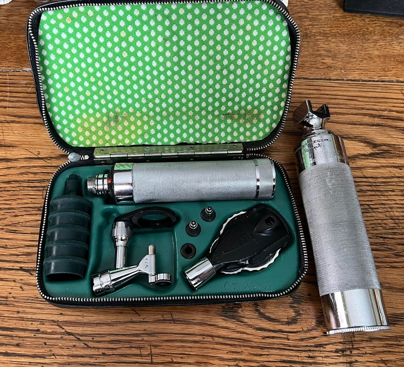 Vtg Welch Allyn Otoscope Ophthalmoscope With Case & Foregger Scope