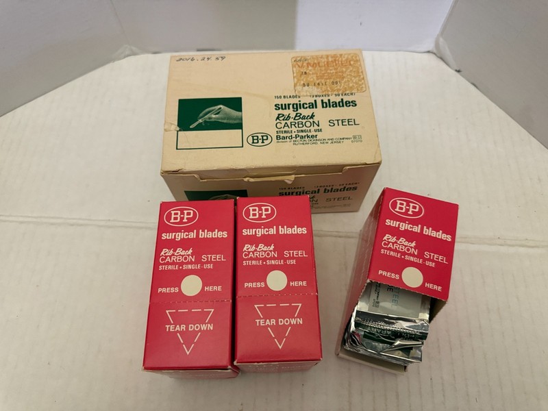 139 Vintage B-P Bard-Parker Carbon Steel No. 11 Rib Back Scalpel Blades With Box