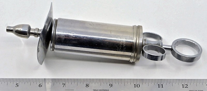 Vintage large metal irrigation syringe with nozzle and splash guard – Good