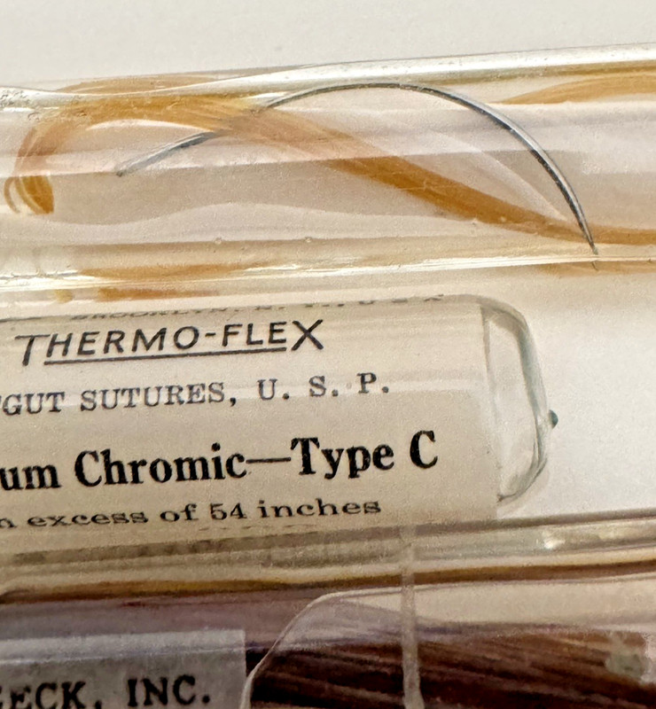 VTG. LOT OF 4 GLASS STERILE SURGICAL SUTURE IN A GLASS AMPOULE - A MUST SEE gallery