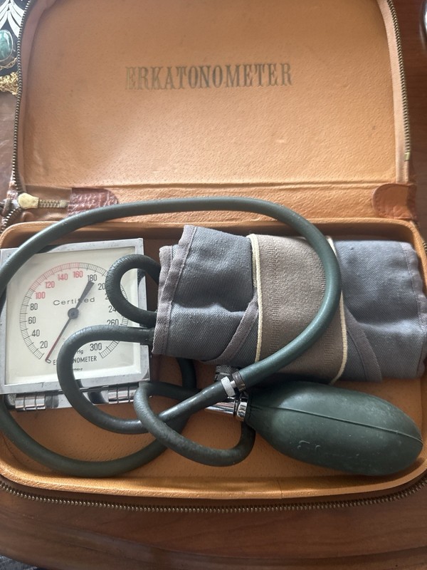 Vintage Germany Erkatonometer Blood Pressure Medical Equip Manual Cuff W/case gallery
