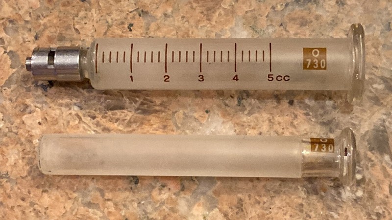 Vintage 1940s 1950s B-D YALE Glass Syringe O 730 USA gallery