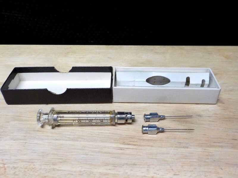VINTAGE B-D YALE-LOK HYPODERMIC SYRINGE NO. 2YL 2 CC. BECTON, DICKINSON & CO gallery