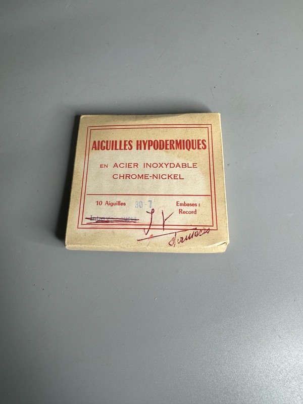 French vintage set of 10 medical needles collectible only from 1950's