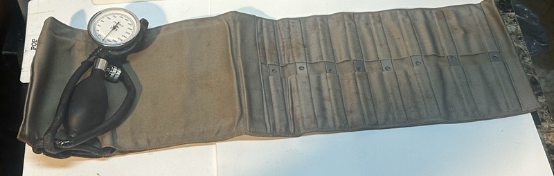 Vintage Propper Military Sphygmomanometer Blood Pressure Cuff (11) gallery