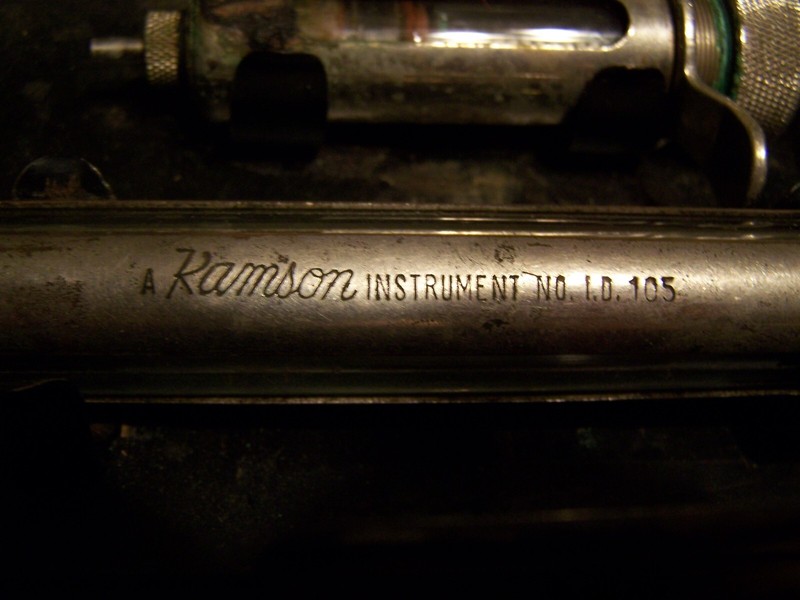 Vintage Veterinary Syringe Ramson Ideal Instrument Co. Chicago I.D. 105 READ