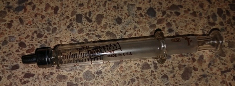 New 3 Vintage Lot of Glass Hypodermic B-D YALE Syringes NO NEEDLES & 1 BOX gallery