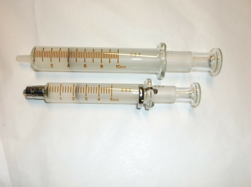 2 VINTAGE GLASS LUER SYRINGES, Lot 2, 10cc & 5cc, With original blue boxes gallery
