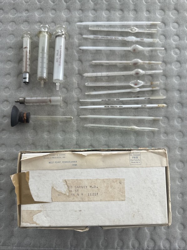 Large Lot of Vintage Medical Syringes, Pipettes, B-D Yale Hellige Perma-line +++