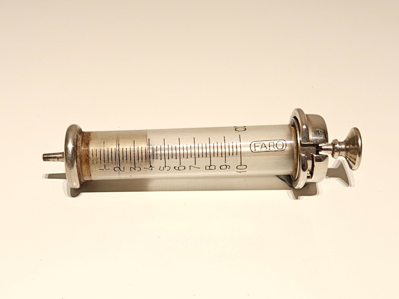 VINTAGE WW2 10cc METAL AND GLASS GERMANY MEDICAL SYRINGE”ORIGINAL RECORD”FARO