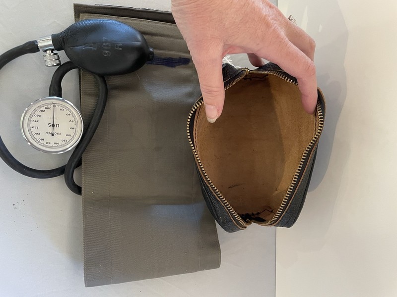 Vintage Propper Mfg. Co. Blood Pressure Cuff Sphygmomanometer w/ Case gallery