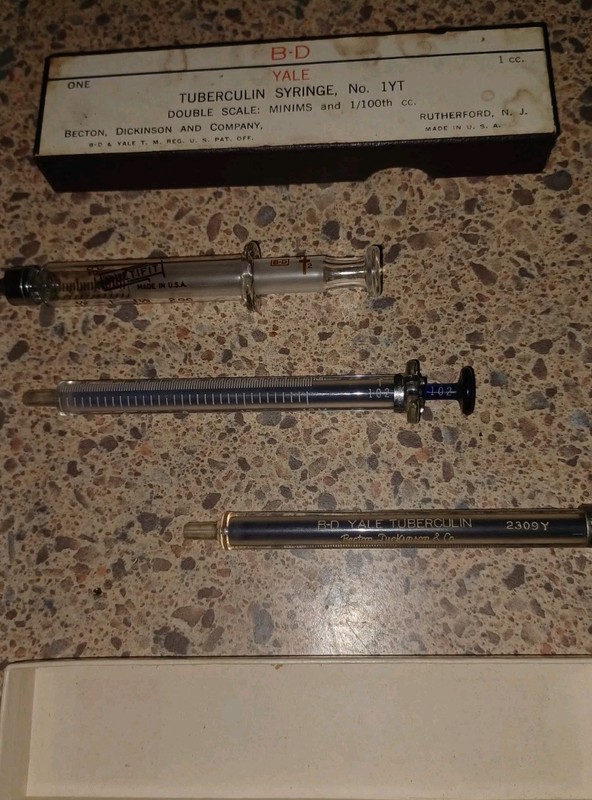 New 3 Vintage Lot of Glass Hypodermic B-D YALE Syringes NO NEEDLES & 1 BOX