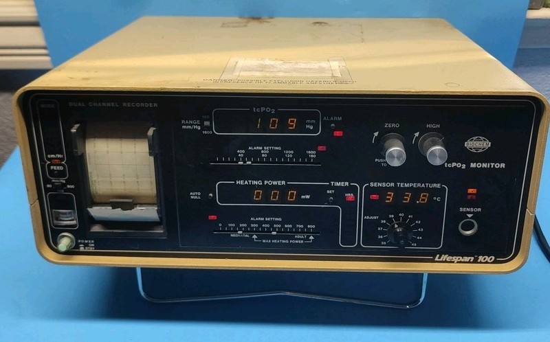Vintage Lifespan 100 tsPO2 monitor, Model 2005BN, 105-125 V, 50Hz-60 Amp