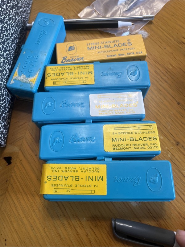 RARE vintage 1960s BEAVER Surgical Blades And container New Belmont Mass
