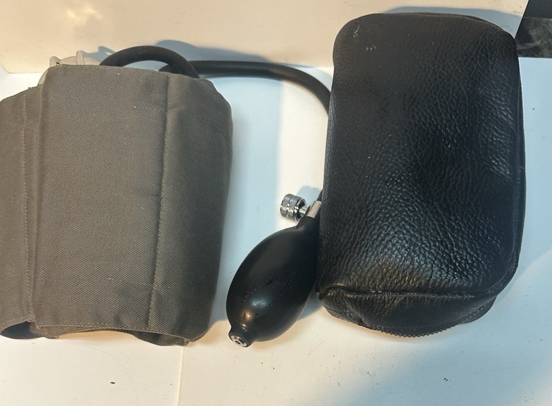 Vintage Propper Military Sphygmomanometer Blood Pressure Cuff (11) gallery