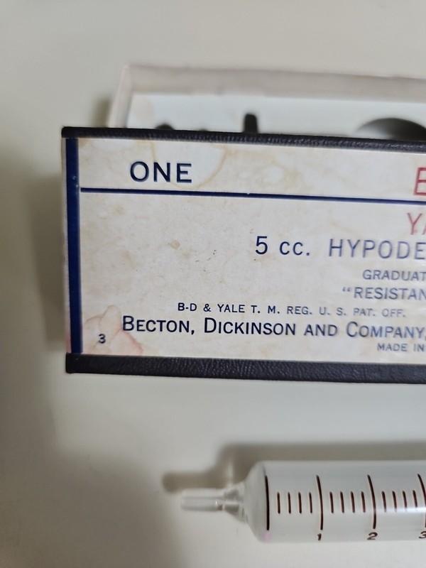 Vintage Becton Dickinson BD Yale Box, Glass Hypodermic Syringe 5cc 5y 2301 READ gallery