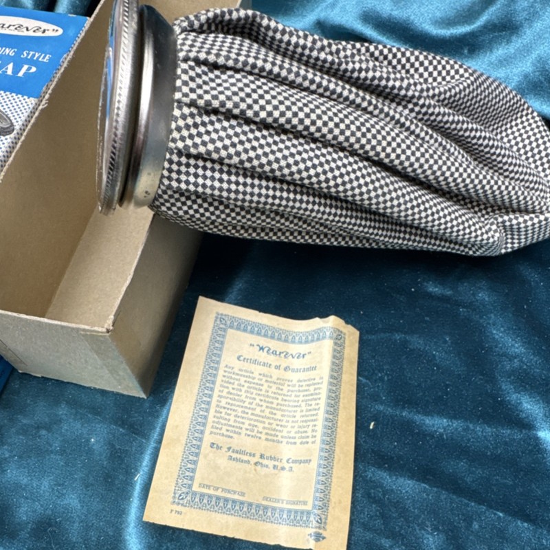 WearEver No. 152 9" Checkered English Folding Style Ice Cap w/ Box gallery
