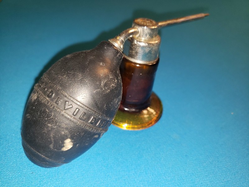 ANTIQUE 1930s DEVILBISS No14 YELLOW GLASS SPRAY ATOMIZER gallery