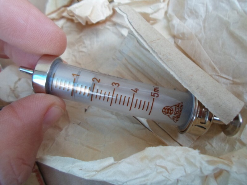 Vintage 1970's LOT of 5 GermanThermo Glass Syringe Injecta Original Record 5ml gallery