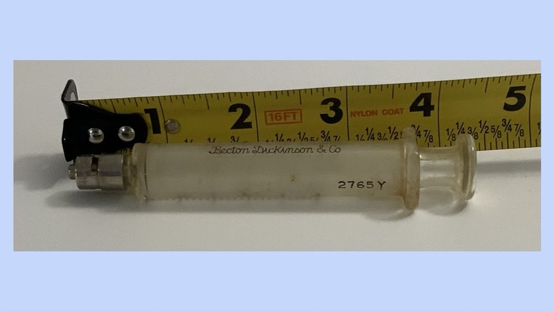Vtg B-D Yale Lok Hypodermic 5cc Glass Syringe- Becton Dickinson - #2765Y gallery