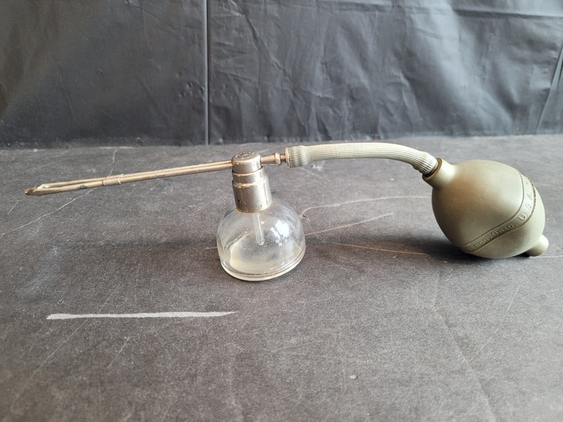 VINTAGE Devilbiss No 15 Nose and Throat Sprayer in OB gallery