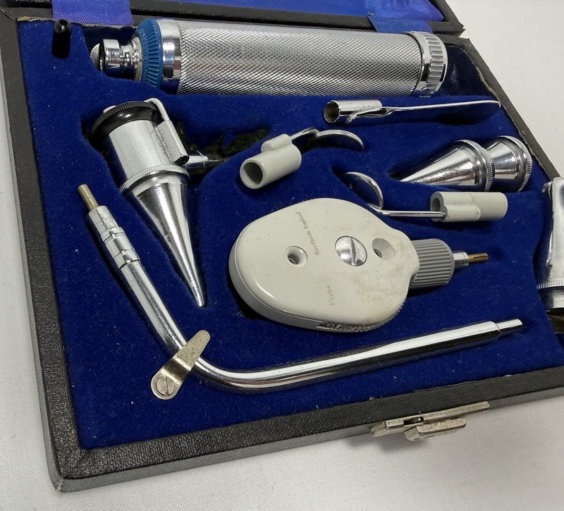 VINTAGE GOWLLANDS OTOSCOPE OPHTHALMOSCOPE DIAGNOSTIC SET MEDICAL INSTRUMENTS gallery