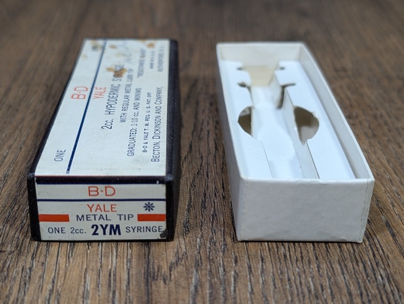 Becton Dickinson & Co ~ Yale B-D 2cc Glass Hypodermic Syringe With Box ~ 2YM gallery