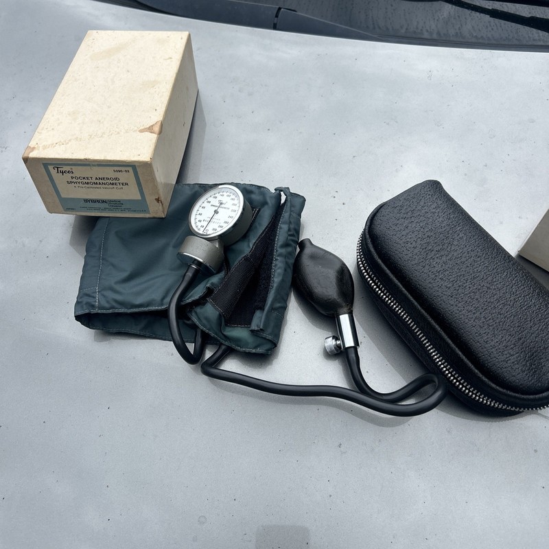Parts Vintage Tycos Welch Allyn Pocket Aneroid Sphygmomanometer W/ Box Rare USA