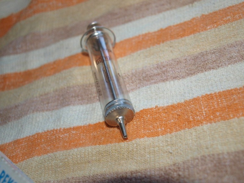 SOVIET GDR DDR VINTAGE REUSABLE COLLAPSIBLE 10 ml GLASS SYRINGE RECORD @25 gallery