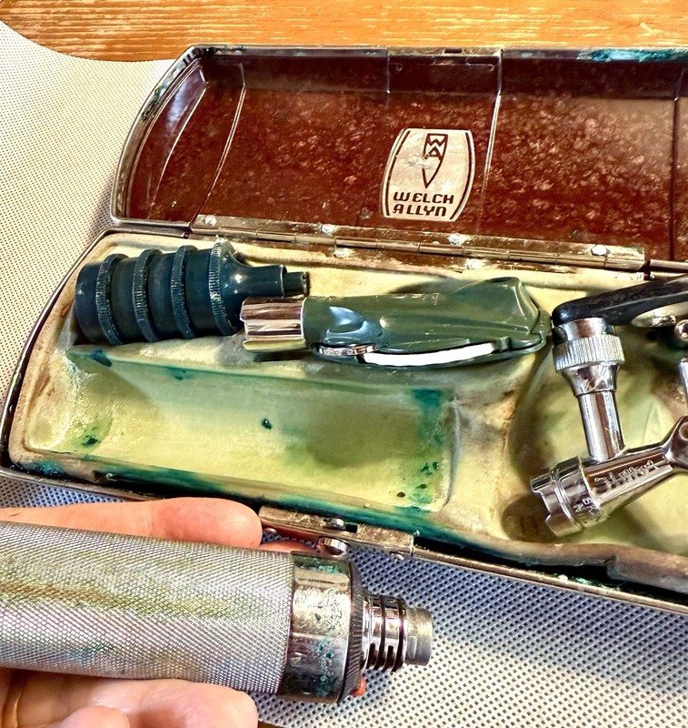 Vintage Welch Allyn Hearing / Ear Examination Set – Bakelite Case gallery
