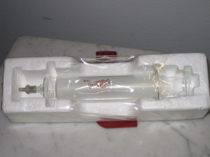 B-D Yale One 30cc Glass Luer Tip Hypodermic Syringe – Metal Tip – Vintage