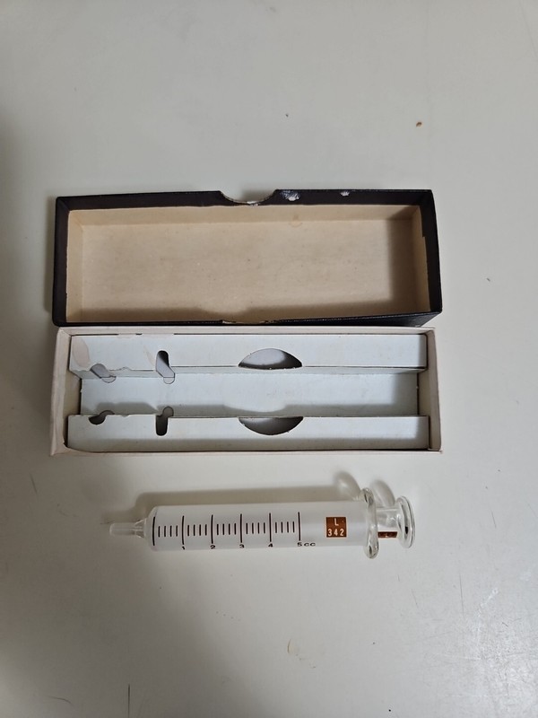 Vintage Becton Dickinson BD Yale Box, Glass Hypodermic Syringe 5cc 5y 2301 READ gallery