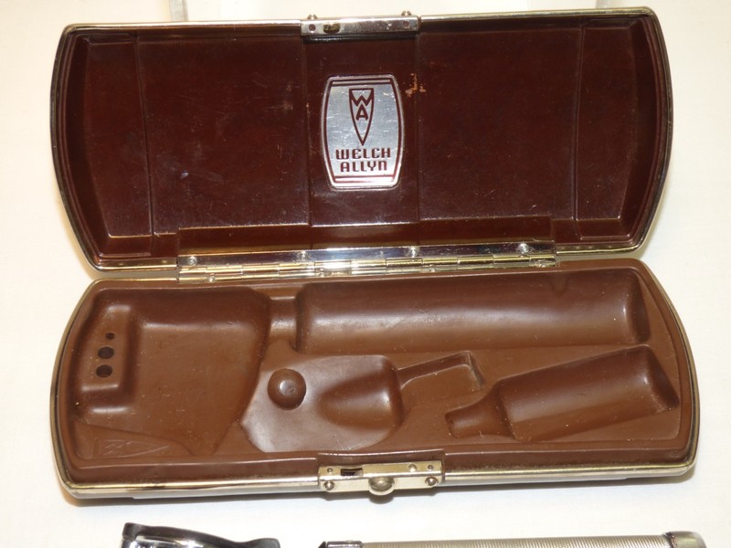 Vintage WELCH ALLYN Doctor's Ophthalmoscope in BAKELITE Case Waco Otoscope 110 gallery