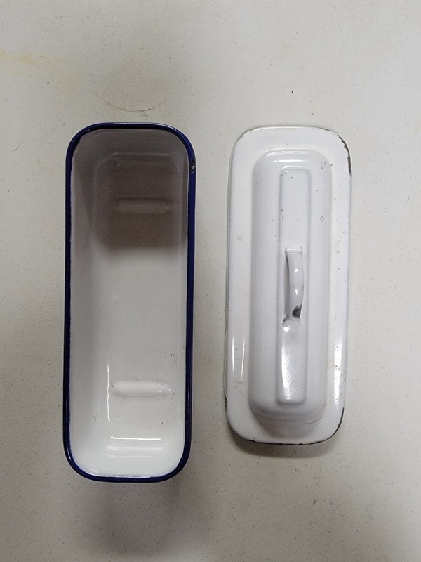 VINTAGE WHITE ENAMEL MEDICAL SURGICAL METAL INSTRUMENT TRAY & LID 9X 3.5